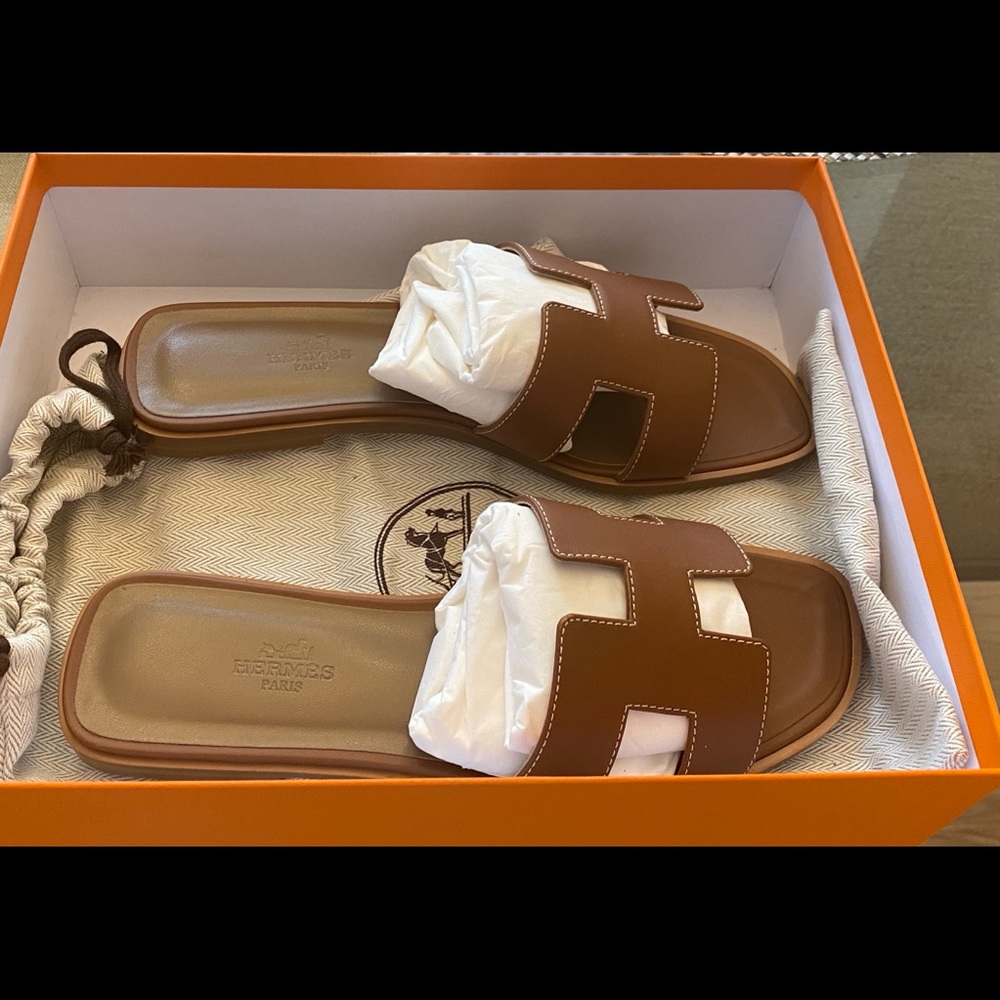 New Hermes Oran Sandal in Gold Piqûres Écrues/Tan